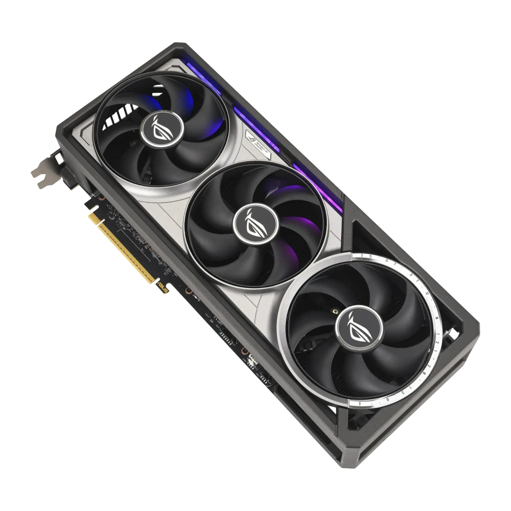 ASUS ROG Astral RTX 5080 OC 16GB, vista frontal en perspectiva: tres ventiladores ROG, iluminación RGB púrpura en el borde - Ítem3