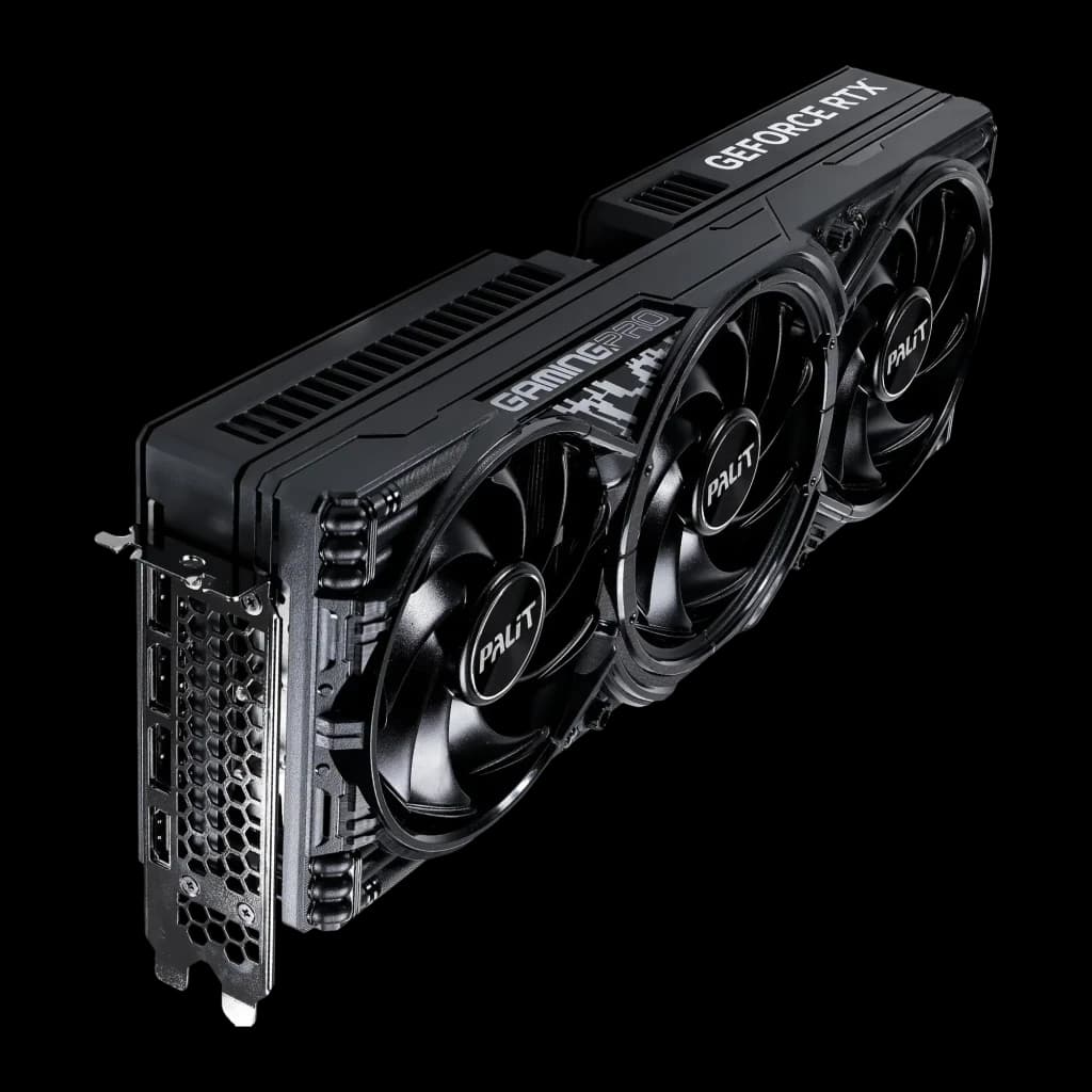 Palit GeForce RTX 5080 GamingPro OC 16GB noir, vue en angle: trois ventilateurs, équerre avec ports et texte GeForce RTX sur