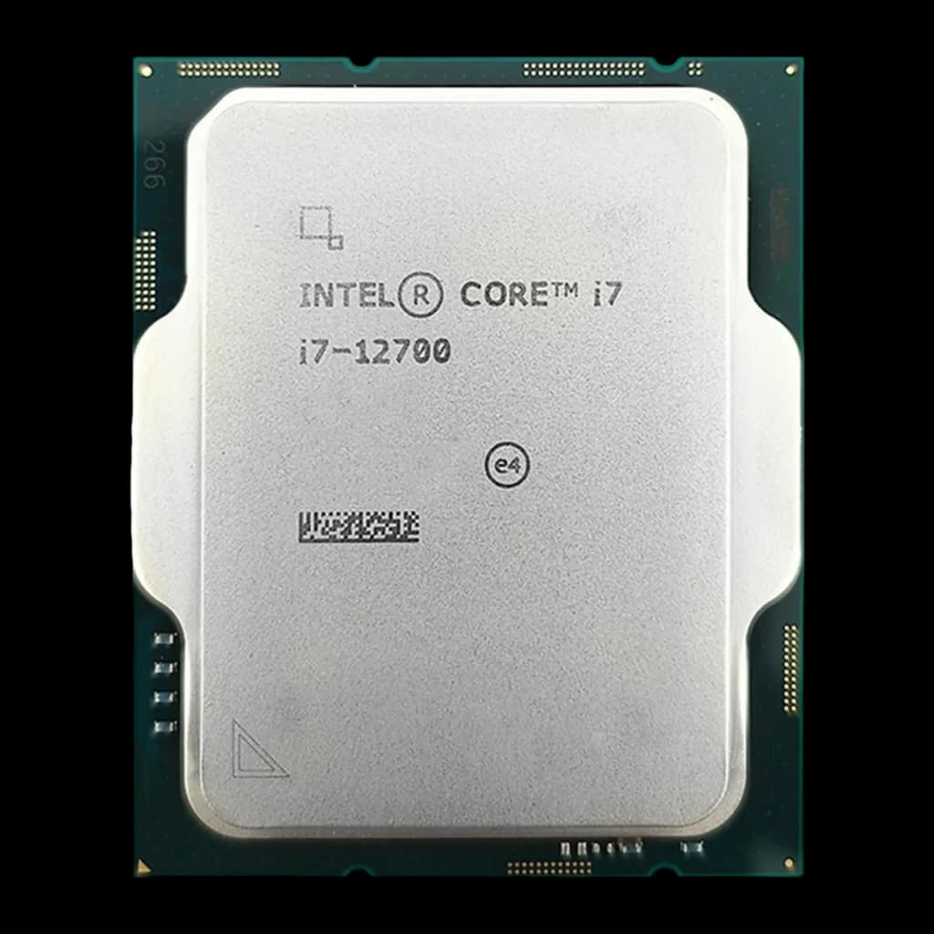 Intel Core i7-12700, vue de face réelle: IHS argenté avec texte gravé i7-12700, code-barres et marquages e4