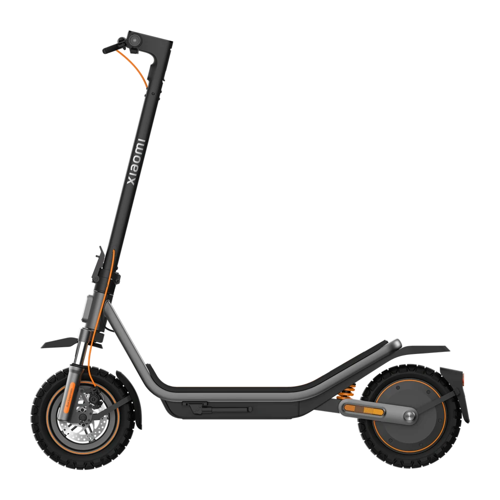 Patinete eléctrico Xiaomi 6 Pro negro y gris con detalles naranjas, ruedas todoterreno de 12 pulgadas, plataforma baja ancha y luz delantera integrada - Ítem1