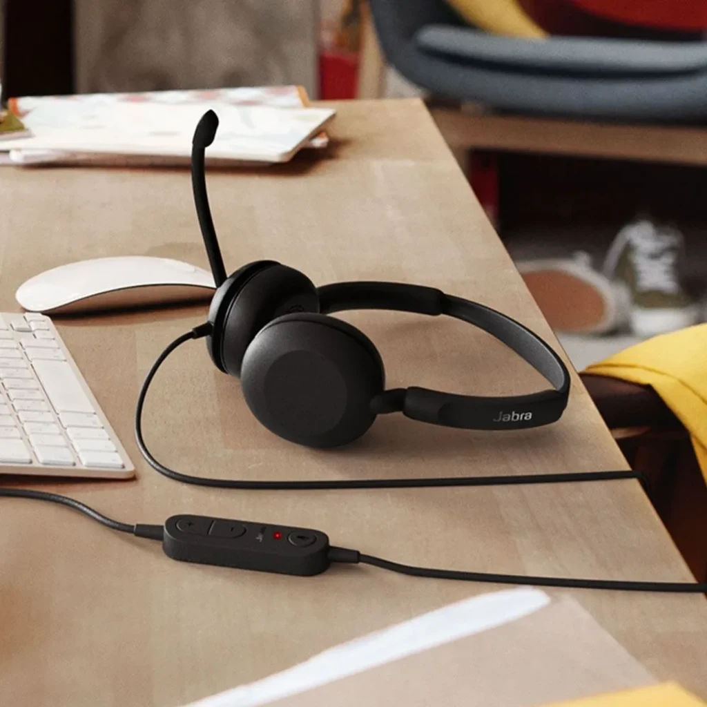 Jabra Evolve 10 Stereo USB-A preto, vista frontal: fones com fita e microfone articulado - Item4