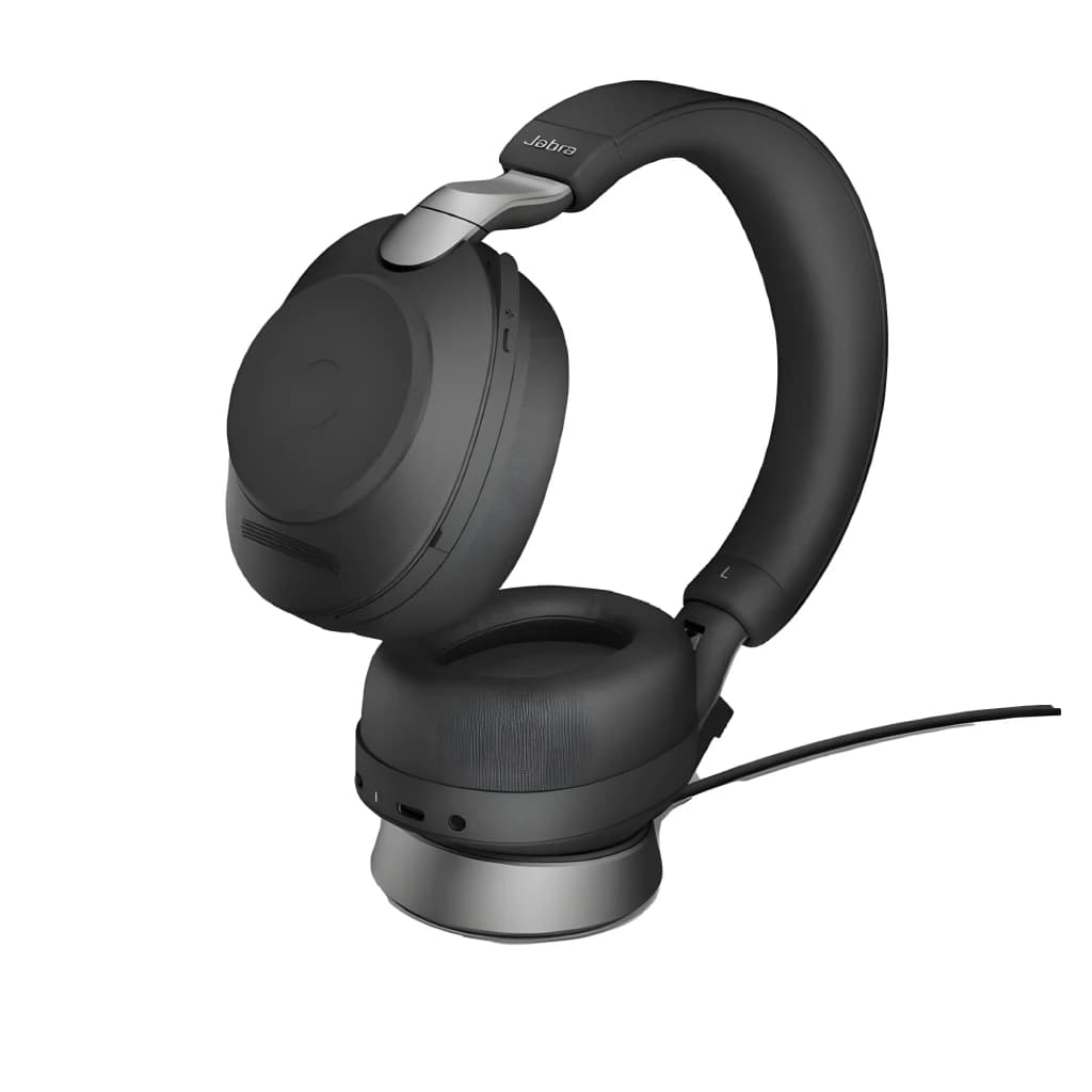 Jabra Base de escritorio Evolve2 85 USB-A negro, vista lateral: auricular negro apoyado en base de carga con cable