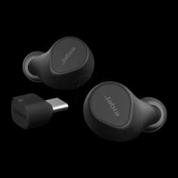 Jabra Evolve2 Buds USB-C UC negro, vista conjunto: dos auriculares y dongle USB-C con logo Jabra visible