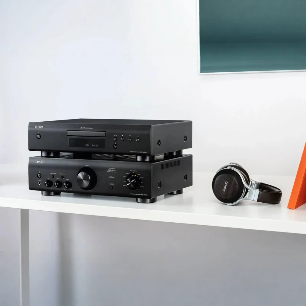 Denon Lecteur CD DCD-600NE noir, vue avant: façade avec fente disque, afficheur numérique et boutons de commande - Ítem6