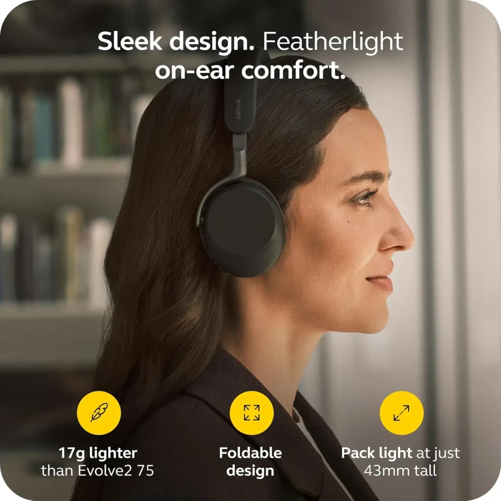Jabra Evolve3 75 Stereo negro, vista lateral: auriculares sobre base de carga, luz LED verde visible en auricular y base - Ítem11