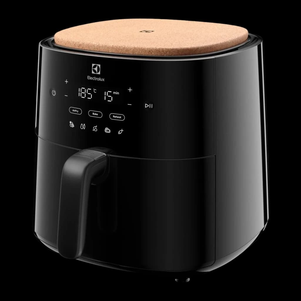 Electrolux Friteuse à air EAF5B 5L 1500W noir, vue en angle: côté droit avec couvercle en liège et panneau de commande