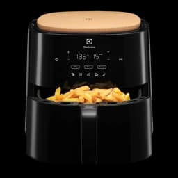 Electrolux Friteuse à air EAF5B 5L 1500W noir, vue de face panier ouvert: frites dans le panier sorti et panneau LED allumé