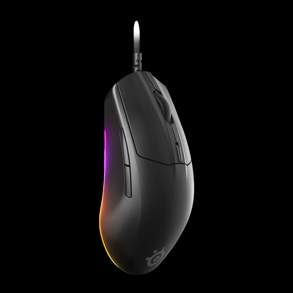 SteelSeries Rival 3 Gen 2 preto, vista lateral esquerda: iluminação RGB violeta e laranja na base, logo SteelSeries