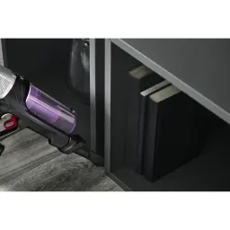 Rowenta X-Force Flex 9.60 Allergy RH2037WO Preto Roxo, uso: depósito roxo visível aspirando sob móvel baixo