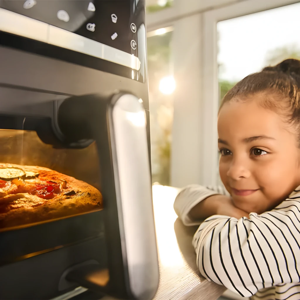 Braun Friteuse air HF Multifry 5 HF5075IBK noir, vue avant: panneau tactile 220°, fenêtre avec poulet en cuisson - Ítem5
