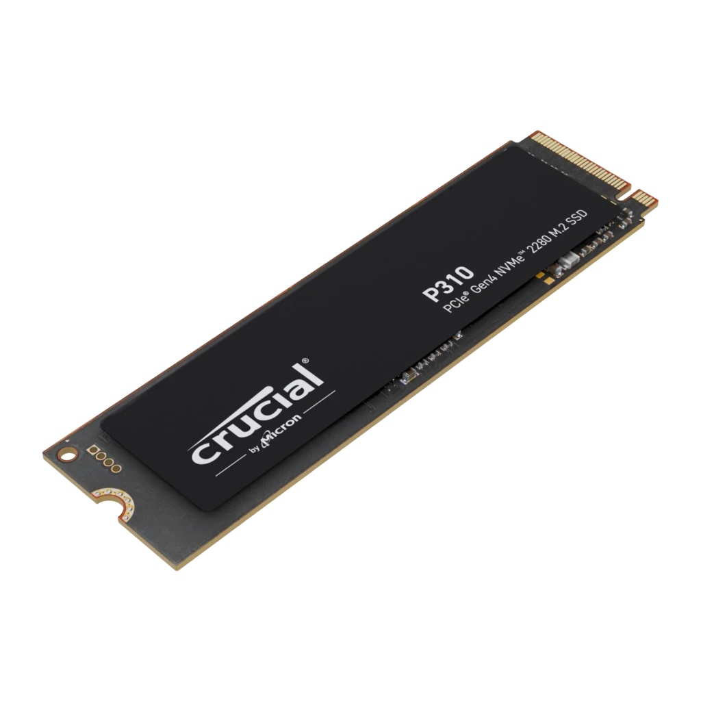 Crucial P310 500GB M.2 NVMe preto, vista angular frontal: perspectiva mostrando espessura, borda superior e conector M.2 - Item2