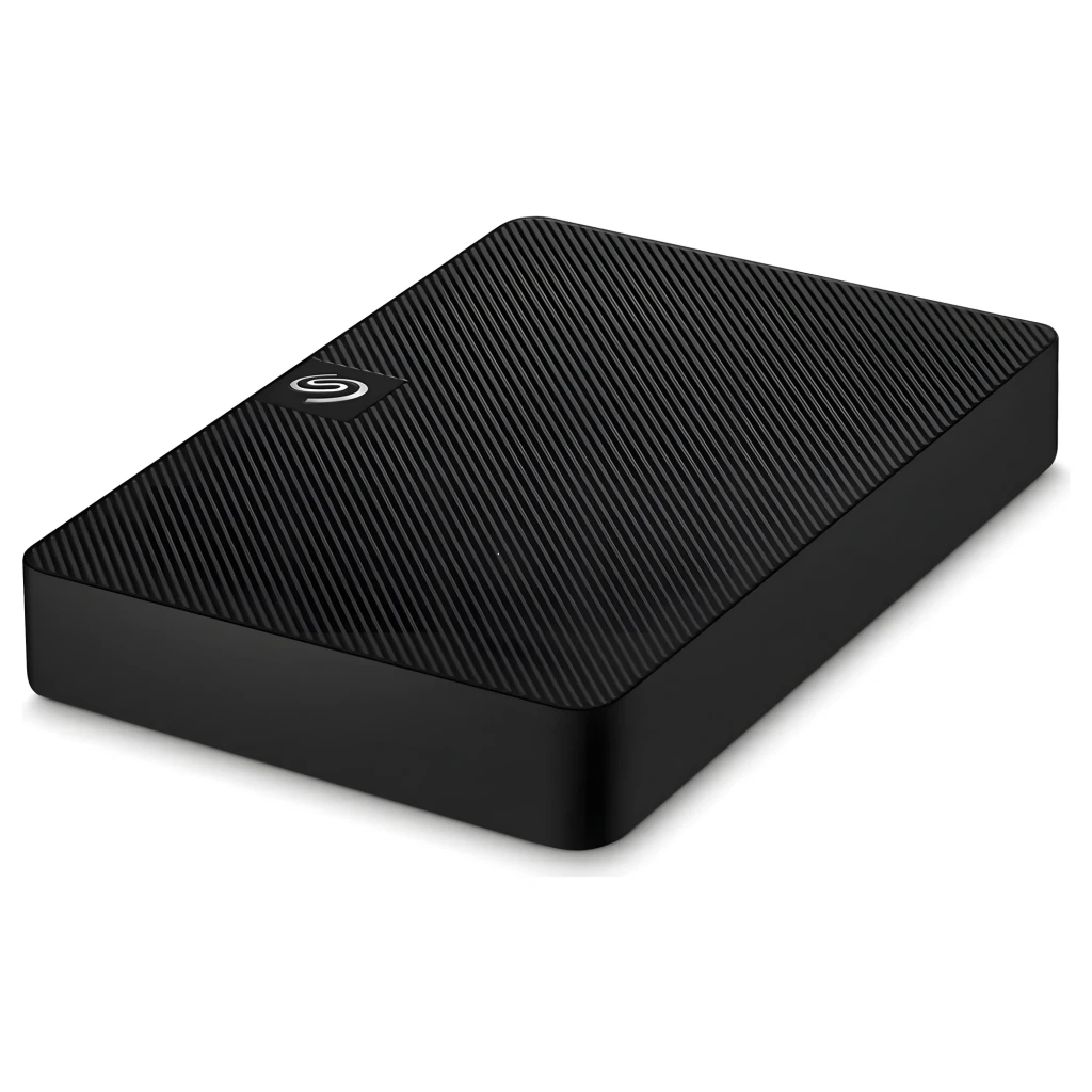 Seagate Expansion STKN1000400 1TB preto, vista frontal: textura diagonal estriada e logótipo Seagate no canto esquerdo - Item3