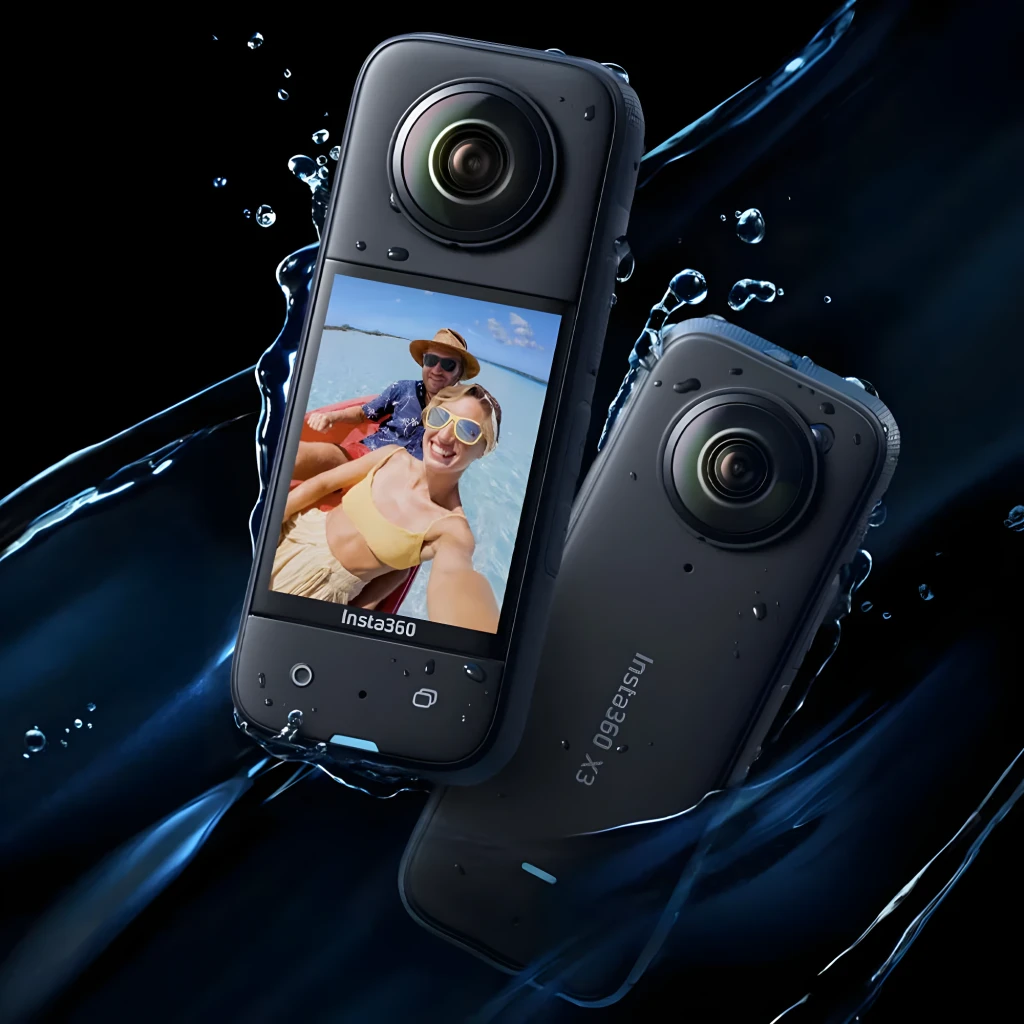 Caméra 360 compacte avec grand écran, double objectifs fisheye, perche télescopique, batterie amovible, poignée, deux capuchons d’objectif et logo - Ítem5