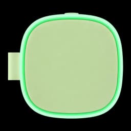 Altavoz Bluetooth Xiaomi Sound Play verde, compacto con bordes redondeados y aro luminoso perimetral; acabado mate, pestaña lateral para sujeción