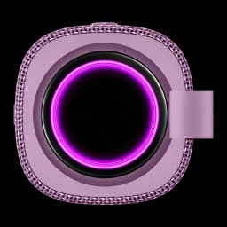 Altavoz Bluetooth Xiaomi Sound Play púrpura, diseño compacto cuadrado, aro LED circular violeta, malla textil perimetral y correa lateral de sujeción