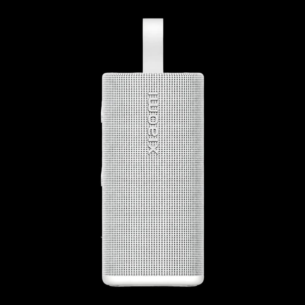 Altavoz portátil blanco con rejilla metálica frontal, correa superior para transporte, botones laterales y logotipo Xiaomi en relieve vertical