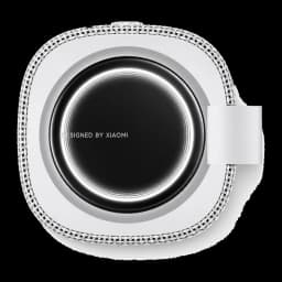 Altavoz Bluetooth Xiaomi Sound Play blanco con rejilla metálica perimetral, aro LED central y correa lateral; diseño compacto, resistente IP68, 18W y 14h de