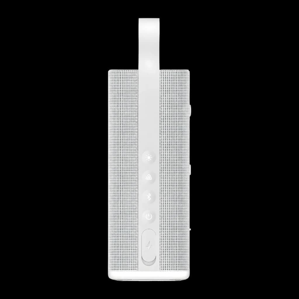 Altavoz Bluetooth Xiaomi Sound Play blanco, formato vertical con rejilla perforada, botones frontales y asa superior; diseño minimalista y resistente IP68