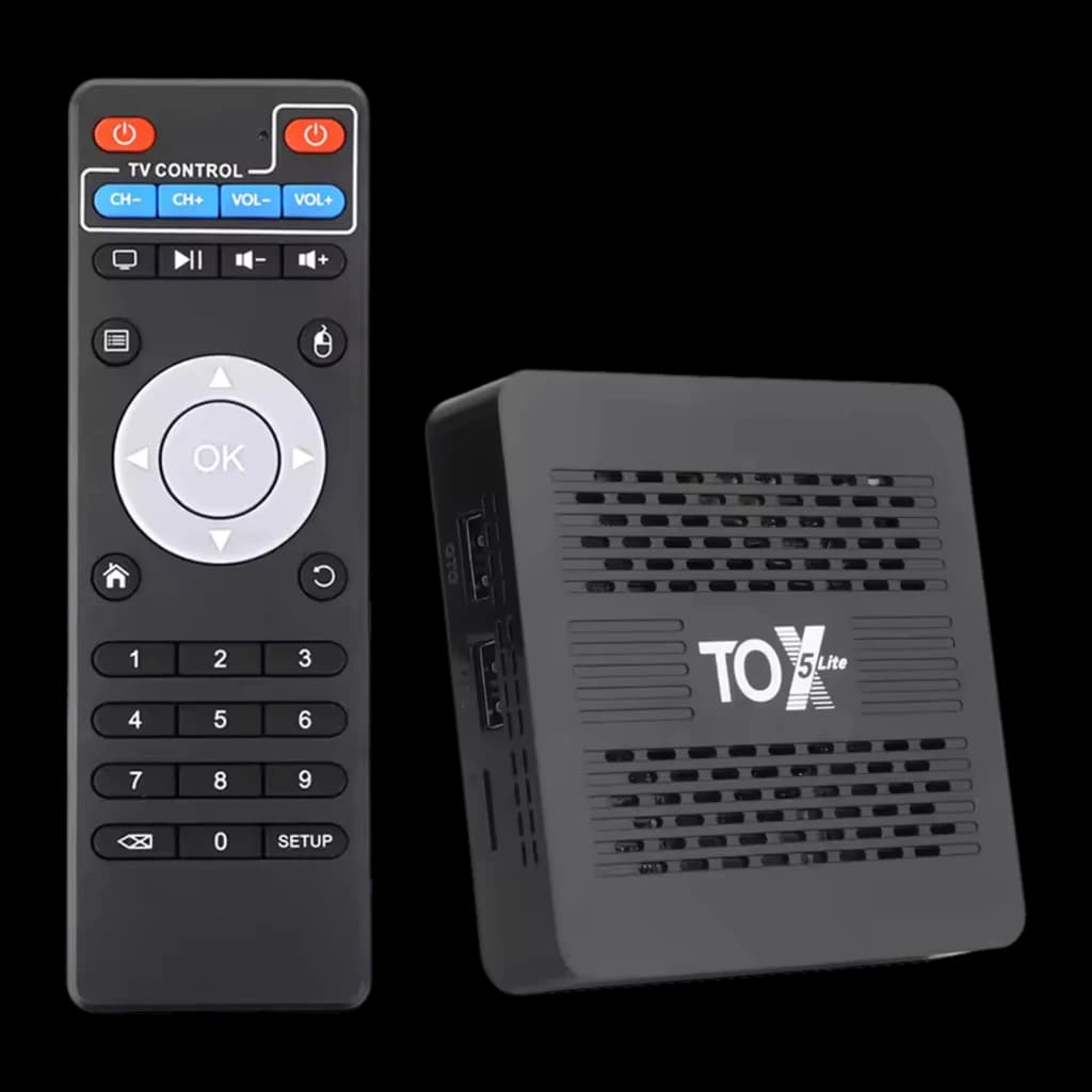 Reproductor TOX5 Lite S905X5M con carcasa negra ventilada y puertos laterales, acompañado de control remoto con teclas de volumen, canal y navegación OK
