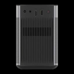 Parte trasera del Proyector XGIMI Halo+ GTV con rejilla de ventilación, puertos HDMI y USB, entrada de audio y botón de encendido en acabado gris oscuro