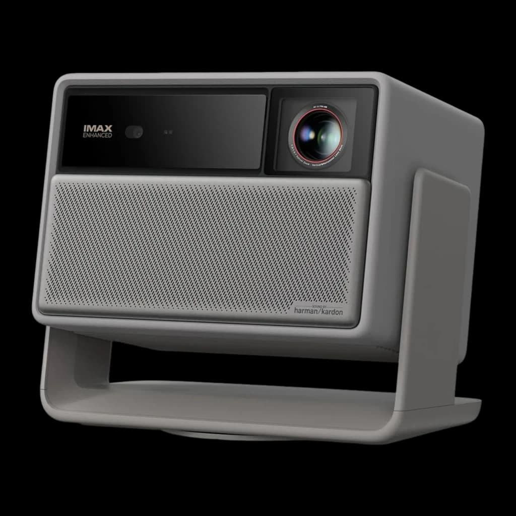 XGIMI Horizon 20 Pro 128GB gris, vista frontal en ángulo: lente con aro rojo, rejilla Harman Kardon e insignia IMAX Enhanced