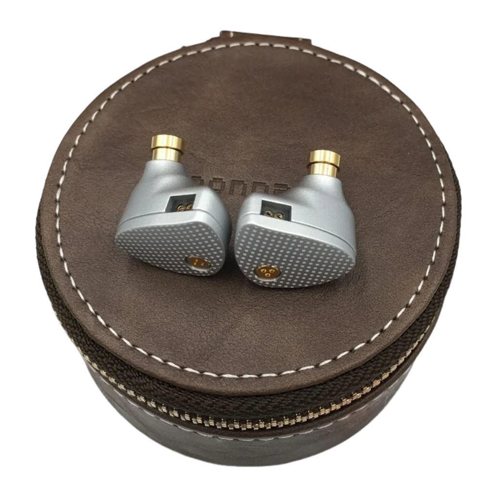 Auriculares MOONDROP Aria 2 Silver intrauditivos plateados con textura punteada, tornillos dorados y cable trenzado formando corazón, conectores 3.5 mm y 4.4 - Ítem9