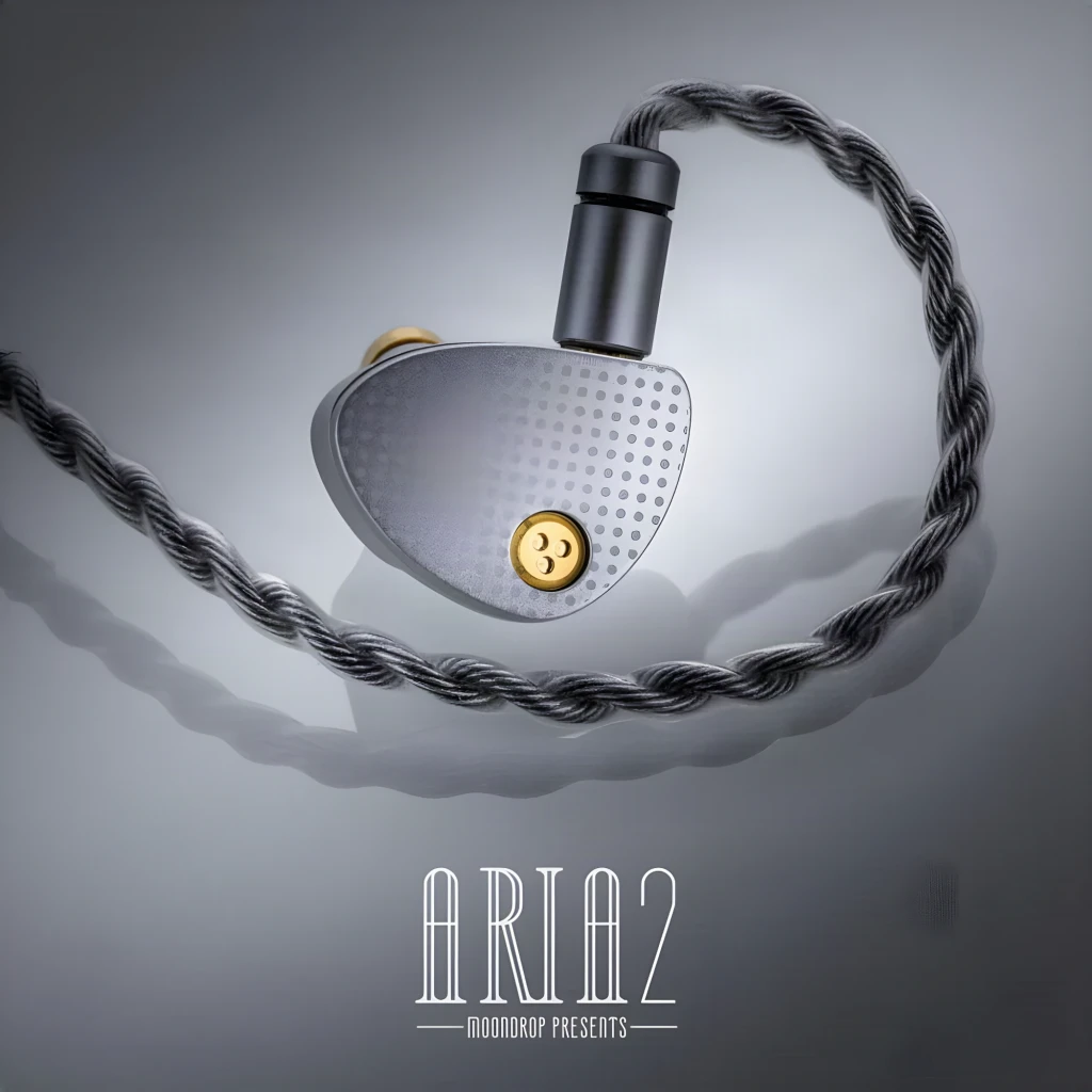 Auriculares MOONDROP Aria 2 Silver intrauditivos plateados con textura punteada, tornillos dorados y cable trenzado formando corazón, conectores 3.5 mm y 4.4 - Ítem4