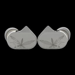 Écouteurs intra gris en métal brossé, coques ovales gravées de motifs floraux, buses courtes avec embouts silicone, design symétrique soigné