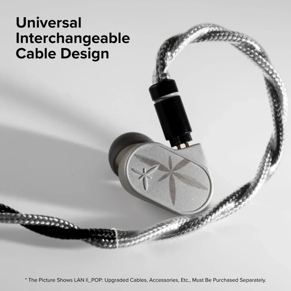 Auriculares Moondrop LAN II POP intra-auriculares com concha metálica cinza gravada, conector 4,4 mm balanceado e cabo transparente sobre a orelha - Item5