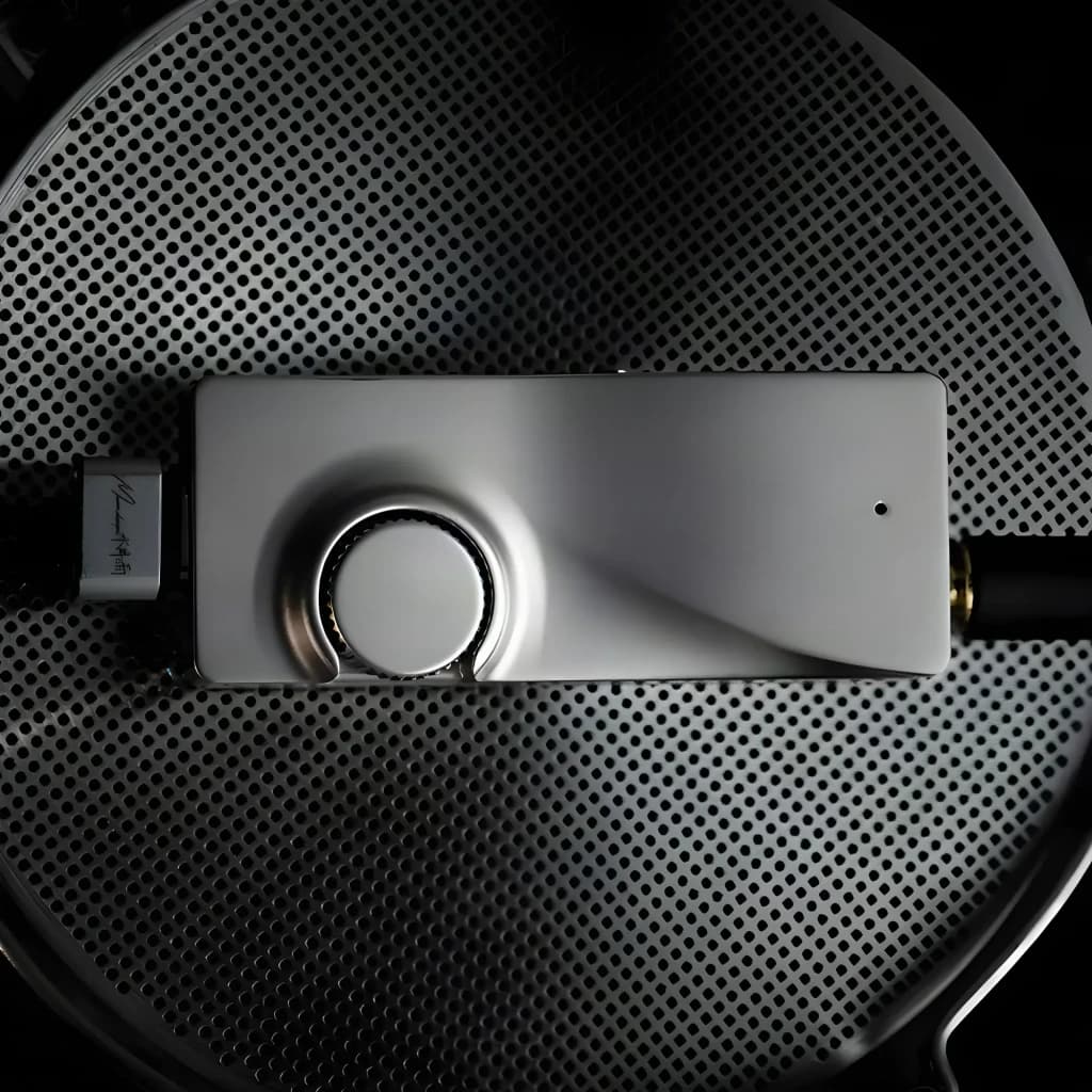 DAC Amplificateur Moondrop Moonriver 3 DSD256 4.4 mm Équilibré en aluminium argenté, molette centrale brillante, LED discrète, ports 4.4 mm et USB-C