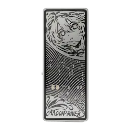 Boîtier argenté fin avec façade gravée artistique Moonriver, motif visage stylisé et ondes, finition métallique détaillée, port 4,4 mm équilibré