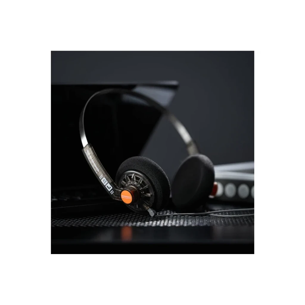 Auriculares Moondrop Old Fashioned 4.4mm on-ear abiertos, diadema metálica delgada, copas de espuma negras y laterales con diseño industrial y acentos - Ítem7