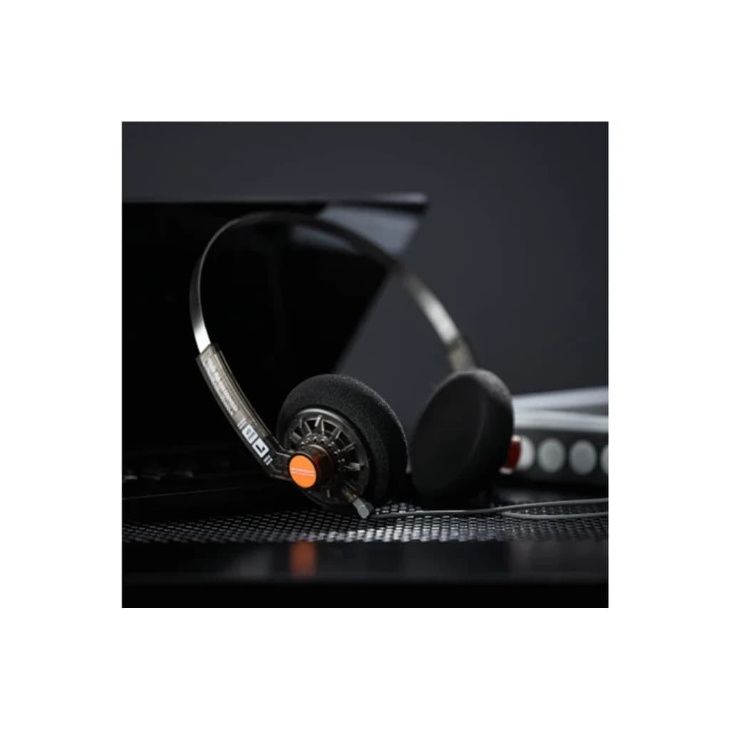 Casque Moondrop Old Fashioned 4.4mm on-ear ouvert, arceau fin acier, coques grillagées, coussinets mousse noirs, accent orange distinctif