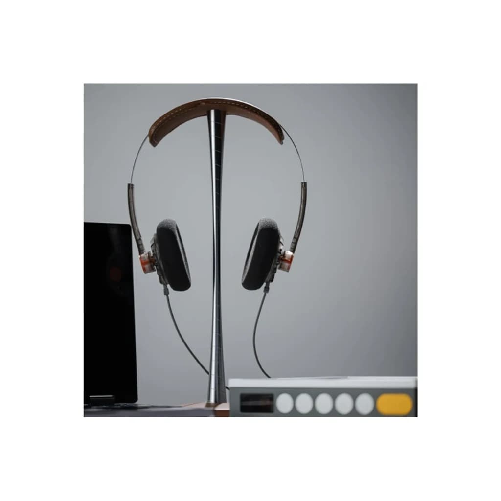 Casque Moondrop Old Fashioned 4.4mm on-ear ouvert, arceau cuir brun, coussinets mousse gris, coques métal, présenté sur support élégant en métal