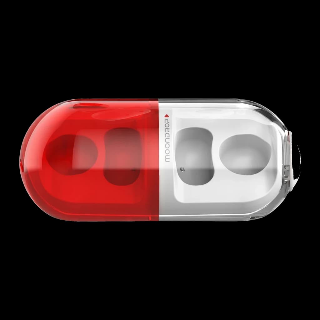 Boîtier en forme de pilule bicolore rouge et transparent, coque lisse avec deux logements moulés pour écouteurs, logo Moondrop centré verticalement