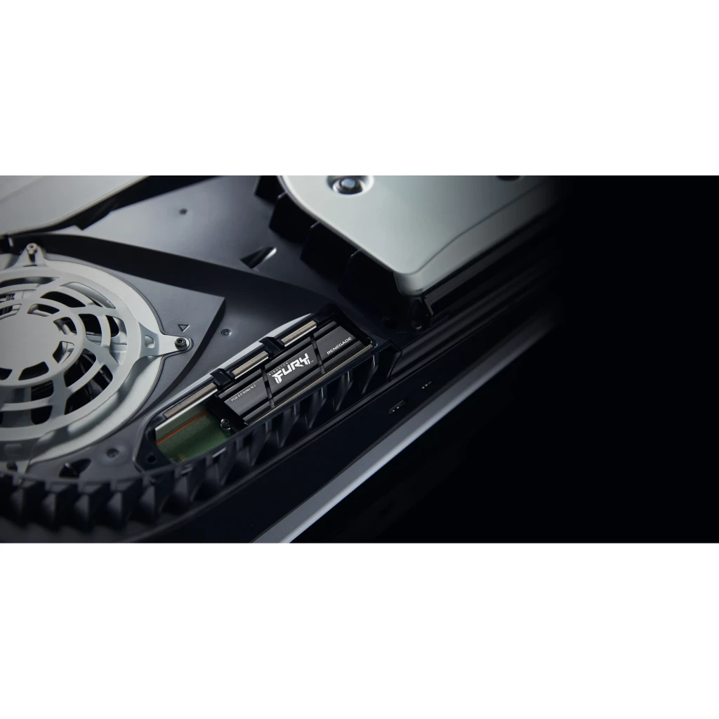 Kingston FURY Renegade SSD 1TB preto com dissipador, vista frontal: logo FURY, texto PCIe 4.0 NVMe M.2 e conector dourado - Item4