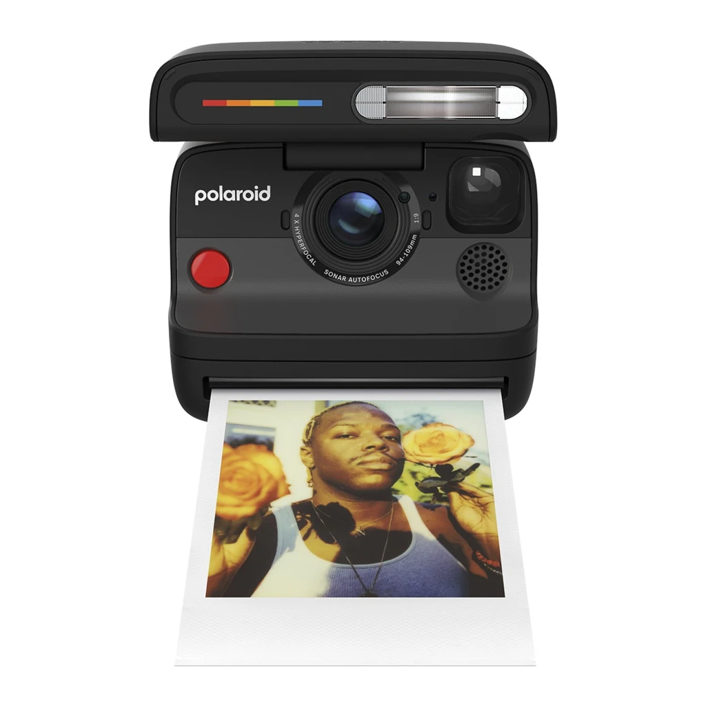 Polaroid Cámara instantánea Flip negro, vista frontal en ángulo: lente sonar autofocus, botón rojo, flash abatible con - Ítem6