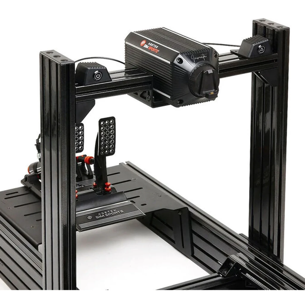 Asetek Suporte Frontal SimSports com Inclinação, vista em perspectiva: suporte metálico preto montado em perfil de cockpit - Item2