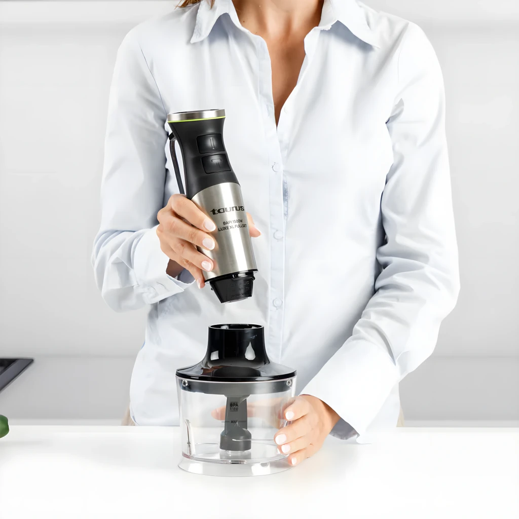 Taurus BAPI 1500W XL Luxe FullSet Inox Negro, vista conjunto: batidora, vaso medidor, varillas, picadora y accesorio - Ítem3