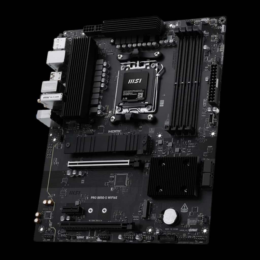 MSI PRO B850-S WiFi 6E noir, vue principale en angle: carte mère ATX avec dissipateurs VRM, socket AM5 et slots DDR5