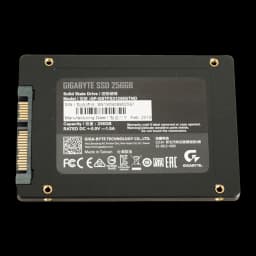 Gigabyte SSD GP-GSTFS31256GTND 256GB preto, vista traseira: etiqueta com modelo, capacidade 256GB, conector SATA e parafusos