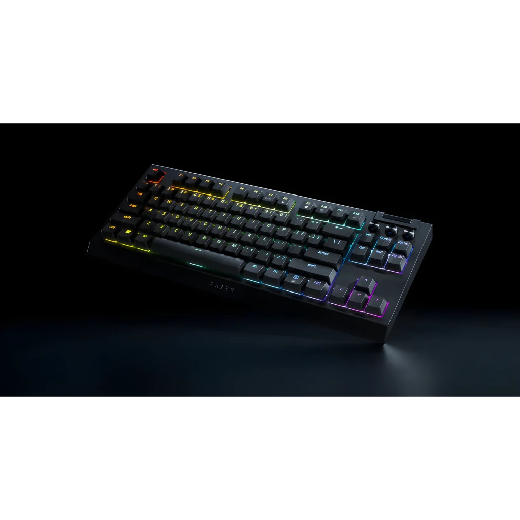 Razer BlackWidow V4 teclado mecánico negro, vista superior: iluminación RGB multicolor en teclas y reposamanos con textura - Ítem3