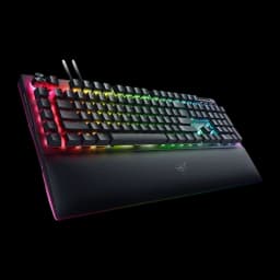 Razer BlackWidow V4 Pro negro, vista lateral izquierda: teclas macro en columna izquierda y RGB perimetral visible