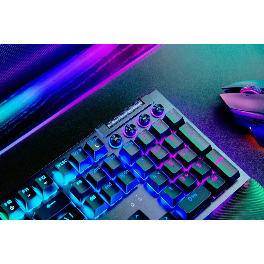 Razer BlackWidow V4 Pro Negro, vista superior: teclado mecánico con iluminación RGB multicolor, reposamuñecas y mando - Ítem5