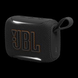 JBL Go 5 preto, vista frontal-lateral direita: porta USB-C lateral e alça têxtil de transporte visíveis
