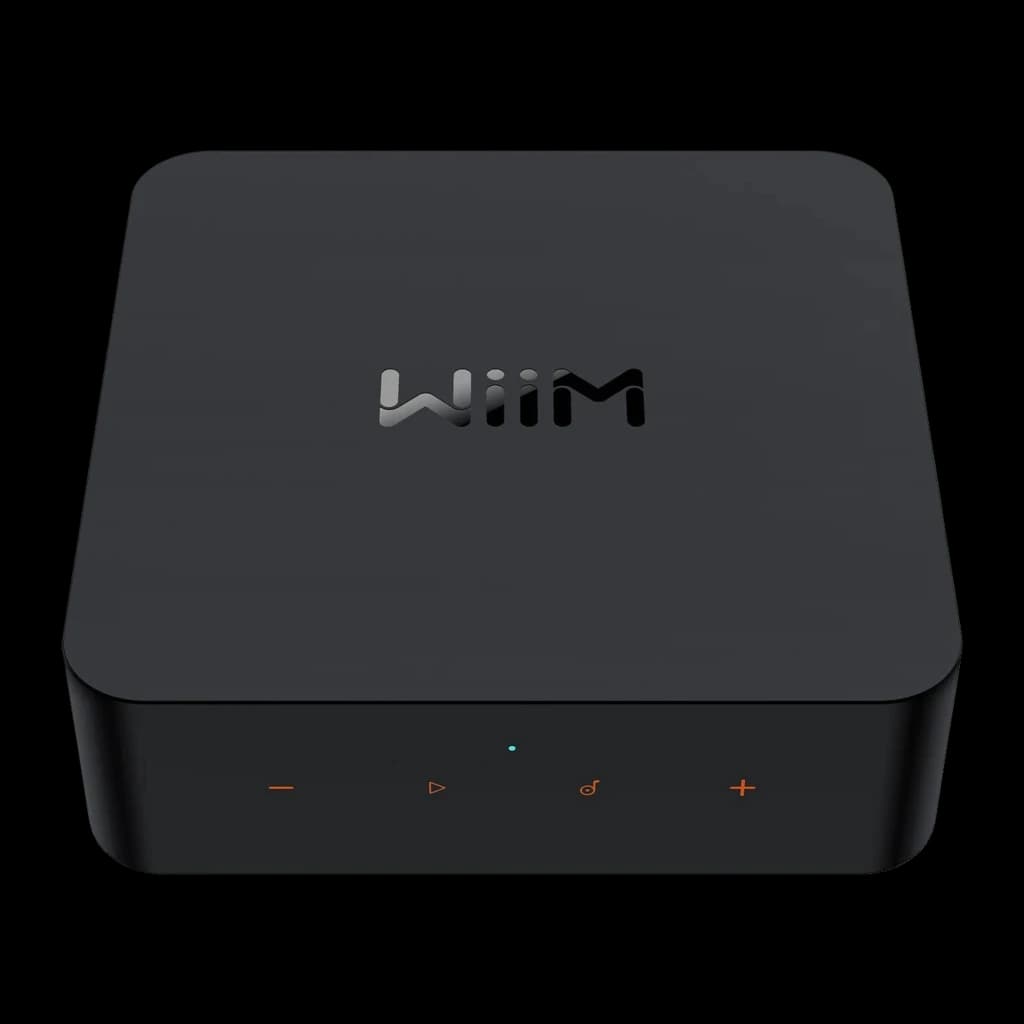 WiiM Pro Reproductor Streaming Negro, vista frontal superior: logo WiiM y botones táctiles naranja en el frontal