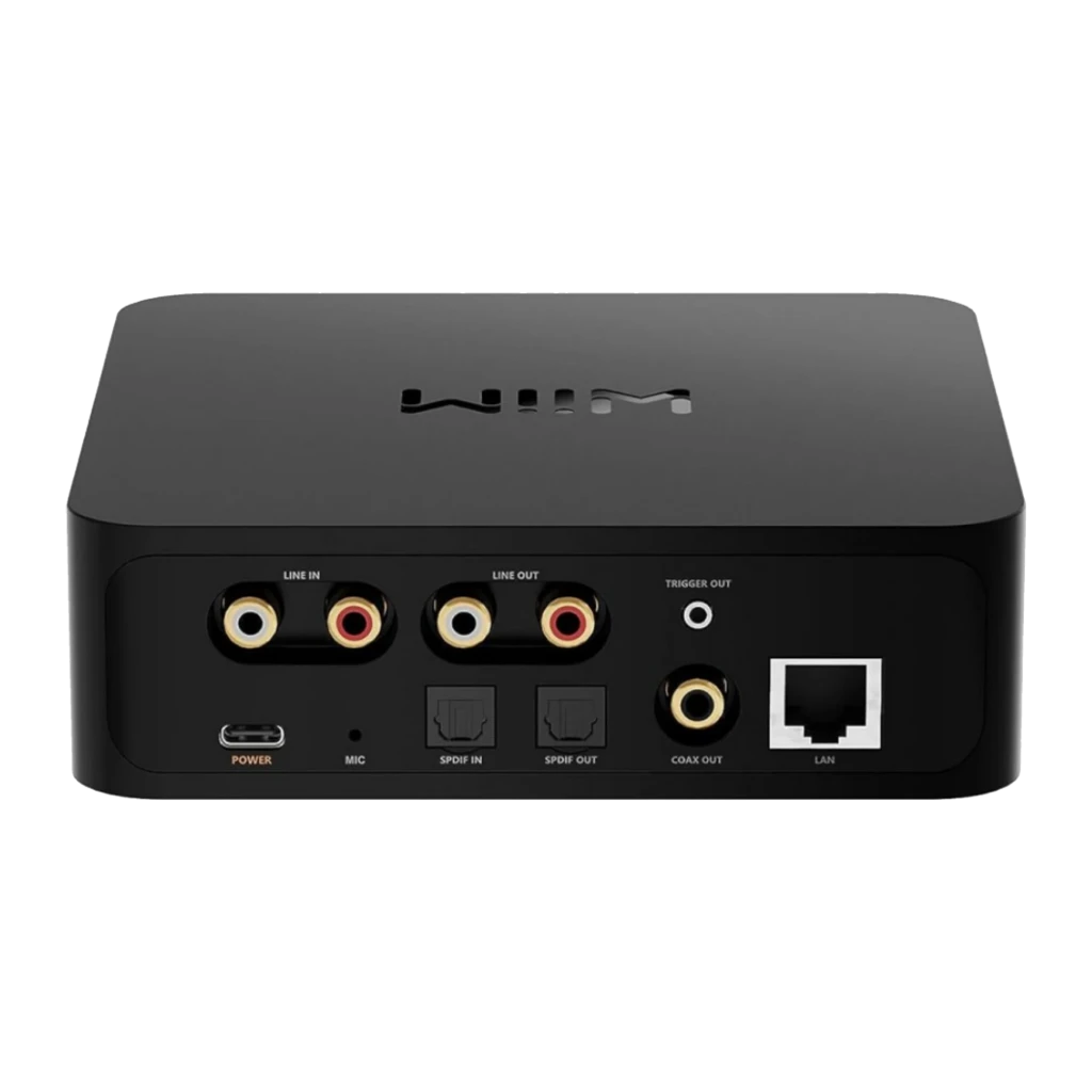 WiiM Pro Lecteur Streaming Noir, vue de dessus: appareil et télécommande noire avec bouton d'alimentation rouge - Ítem3