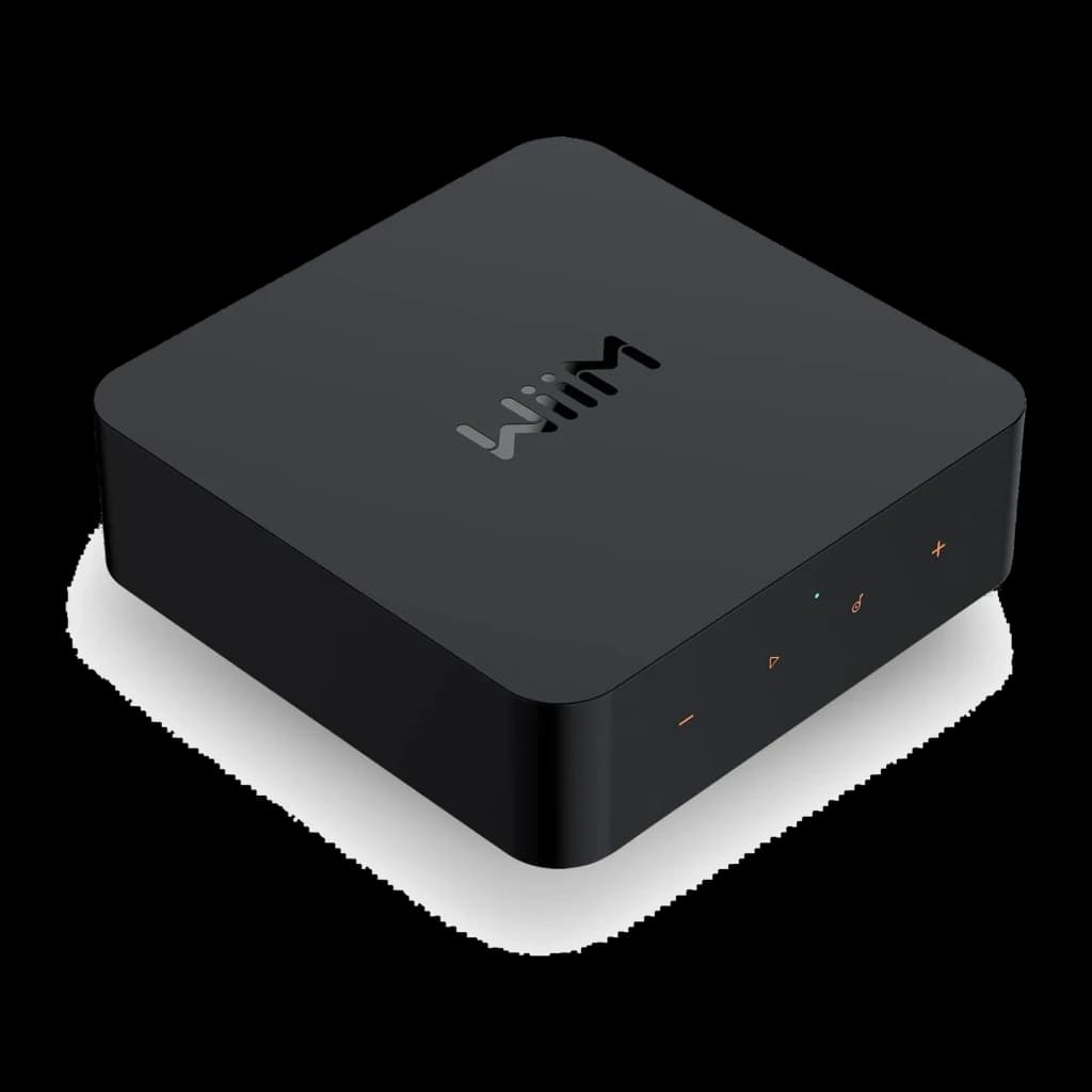 WiiM Pro Reproductor Streaming Negro, vista isométrica: ángulo tres cuartos mostrando tapa superior y lateral con botones