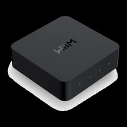 WiiM Pro Reproductor Streaming Negro, vista isométrica: ángulo tres cuartos mostrando tapa superior y lateral con botones