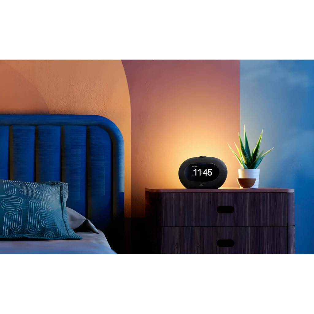 JBL Horizon 3 preto, vista frontal em ângulo: ecrã com alarme 7:30 AM, tecido e botão superior - Item8